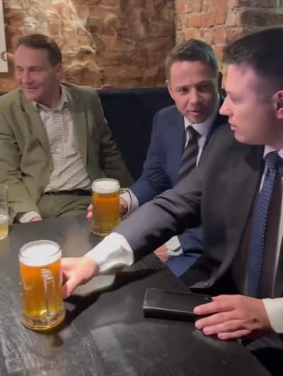 marv0oo - Bosak opluwa Trzaskowskiego, giba się jak może, żeby wspomóc piss. A Mentze...