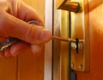 ZaskroniecPapierzasty - Zakluczacie swoje drzwi zaraz po wejściu do domostwa, czy rob...