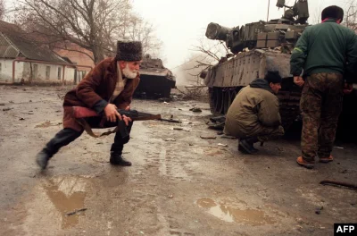 dozerman230 - #debata #tvp #polityka
korwin biorący udział w starciach wokół Grozny, ...