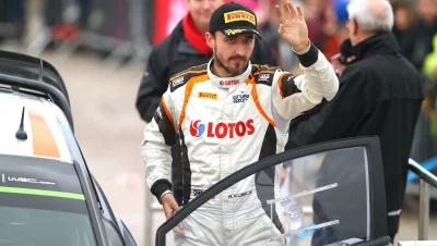 SpongeBobertKanciastoRenki - @JohnTravoltta: jo już kombinezon założył nawet