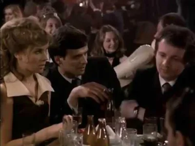 etherway - trochę jak Leszek w "Daleko od szosy"

https://www.youtube.com/watch?v=VDK...