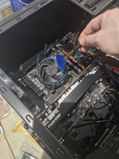 Abrez - Komputer czyścił, pędzlem za 50zl ᕙ(⇀‸↼‶)ᕗ

#logikaniebieskichpaskow #pdk #ma...