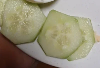 PiersKurczaka - Jak widzę tak obrane ogórki to mam ochotę komuś coś zrobić (╯°□°）╯︵ ┻...