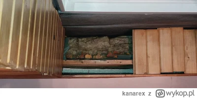 kanarex - Witam, 
Podpowiedzcie proszę co mam zrobić. 
Od góry przy oknie membrana no...