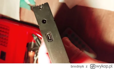brednyk - Co to za rodzaj złącza USB? Wygląda jak mniejsze wejście do drukarki. To US...