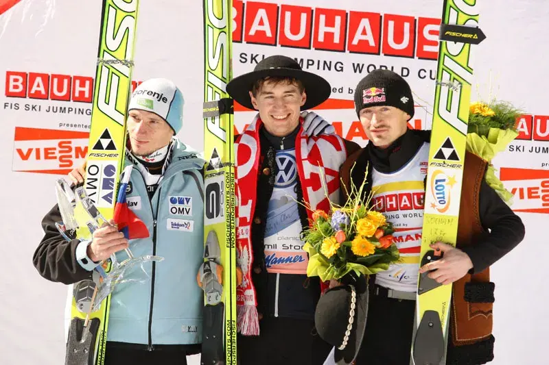 1erick - @3Djdjfjw482: ( ͡° ͜ʖ ͡°)