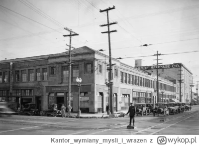 Kantorwymianymysliiwrazen - Pan policjant kieruje "wielkim" ruchem na skrzyżowaniu w ...