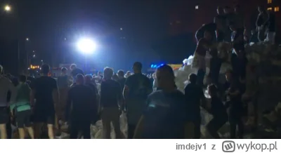 imdejv1 - Dobry mur cisną, powodzenia!

#powodz #olawa