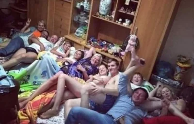 kamil-tumuletz - #swieta #polska #nieruchomosci #prl 

W szalonych latach 90 nikomu n...