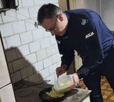 Agresywna_Szyba - policja psznie se smaży ziemniaczki na piecu kaflowym śp. ksieka


...