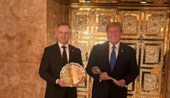 Jabby - @eduardo-garcia 

I dlatego latał do Trumpa żeby dać mu poparcie przed wybora...