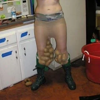 SzycheU - A wy macie jakiś sposób na wygodne wniesienie ziemniaków do domu?
#cursedim...