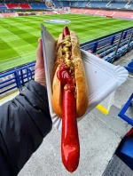 Kopyto96 - Zdjęcie przedstawia bardz konkretnego hot-doga kupionego podczas meczu na ...