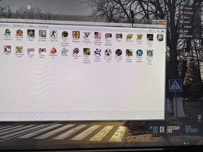 PodniebnyMurzyn - Chuop odpalił starego kompa a tam same perełki 

A se w simsy zaraz...