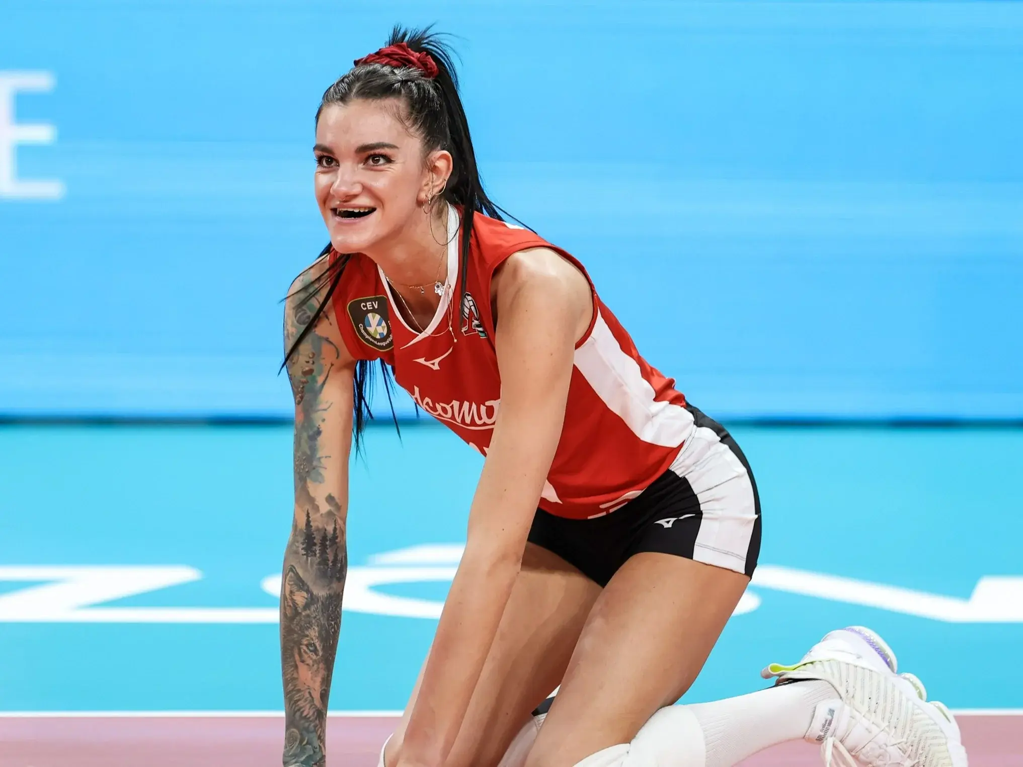 smutny_kojot - Podziwiam Malwinę Smarzek za to, że jest w stanie łączyć pracę w żabce...