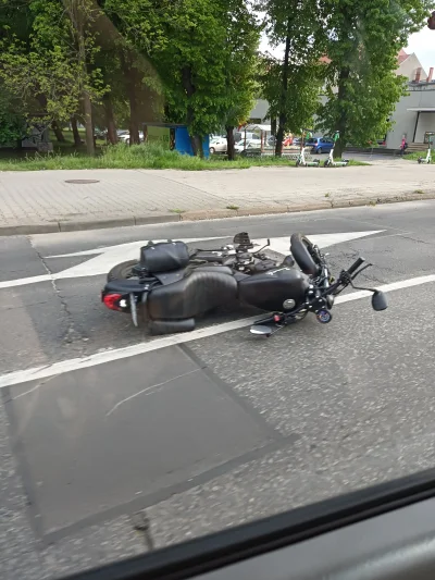 Dziki_Odyniec - #gliwice na Dworcowej wypadek motocyklisty.

#motocykle #wypadek