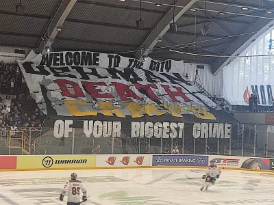 abc3 - Oprawa kibiców Unii Oświęcim dzisiaj na meczu z Eisbären Berlin.

''Welcome to...