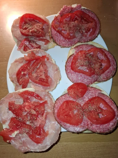 JanNaj358 - #przegryw nachlałem się to teraz się nażrę przed spaniem, no bo co