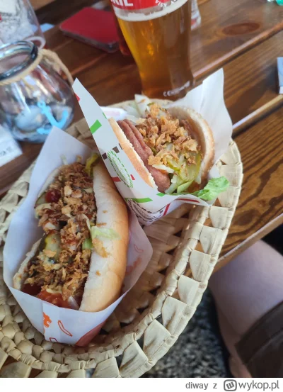 diway - Hamburger i hot dog nad jeziorkiem w budce, do tego lane piwko. 

#foodporn