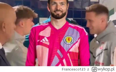 Francesco123 - #reprezentacja #mecz
Nasi piłkarze po p---------u meczu proszą o wspól...