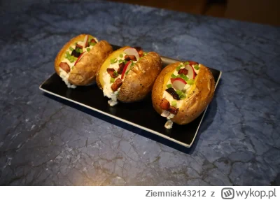 Ziemniak43212 - Pyry z gzikiem z bundzu, oraz wędzonym podgardłem.

Zapraszam na tag
...