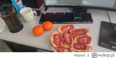 Razorr - #przegryw takie śniadanie se huop zrobił no bo co. Jutro znowu kołchoz, ale ...