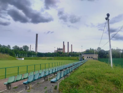 sylwke3100 - Stadion z urbexowy klimatem czyli RKS Grodziec z ruinami Cementowni Grod...