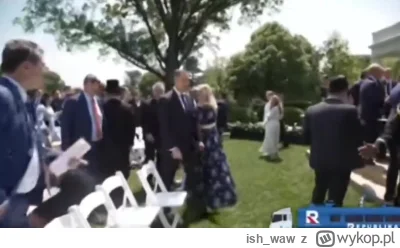 ish_waw - Ten jak się mota, żeby tylko się móc z kimś przywitać, bo kamera Republiki ...