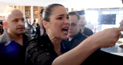 veve77 - #famemma 

Ja tylko czekam aż parchlica zacznie strzelać na jakimś backstagu