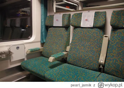 pearl_jamik - co wolisz na siedzeniu w pociągu? 

#ankieta #psiarze #pociagi #pociagi...