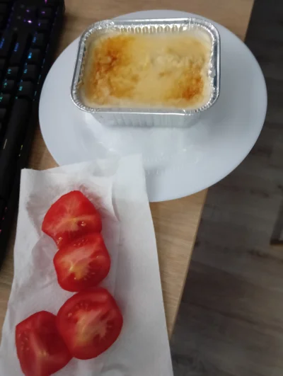 Uppsala - #przegryw dziś lasagne z biedry i pomidorek