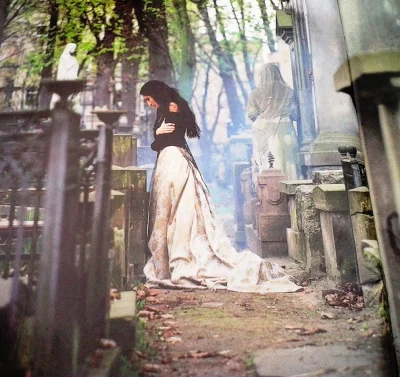 jednorazowka - @Bloodaxis1: Sesję zdjęciową na cmentarzu.