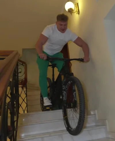 GenetycznyDominatornik - Zamiękki by się obsrał zjechać ze schodów na rowerze 
#famem...