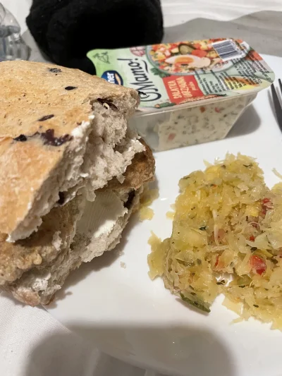 AMBIWALENTNYPSIUR - Hamburger po polsku z serkiem almette i mielonymi krorych stara n...