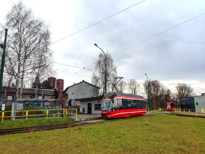 sylwke3100 - Dwa małe tramwaje na przystanku "Czeladź Dworzec" (lokalni wiedzą jakie ...