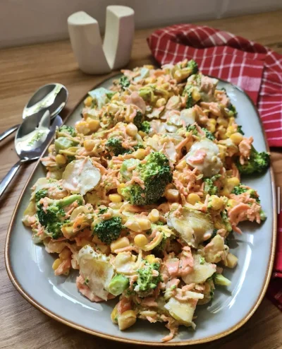 Alzena - @Alzena 

Pół brokuła
Pół puszki kukurydzy
3 średnie marchewki
Kawałek białe...