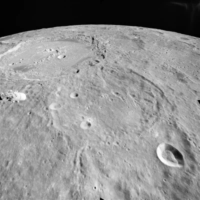 G00LA5H - @fajkonos: 
Krater Langrenus charakteryzuje się tarasowym brzegiem.

Posiad...