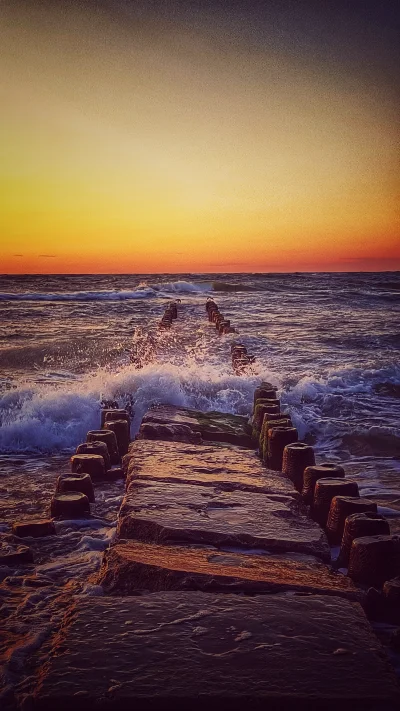 MordimerMadderdin - 428 289 + 44 = 428 333

Patataj ze @ZgnilaZielonka nad morze, zob...