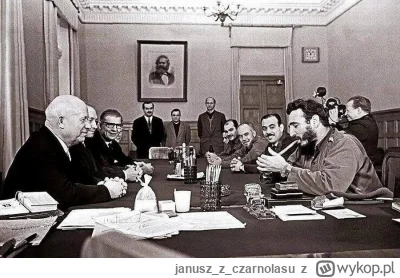 januszzczarnolasu - #bekazlewactwa #komunizm #socjalizm
Fidel Castro pali cygaro podc...