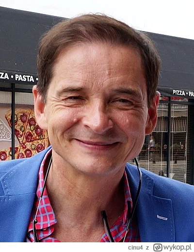 cinu4 - Jaki ten gość jest żenujący. Już ten TVPiSowski pseudopatriotyczny festyn tak...