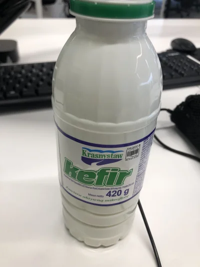 ChlopoRobotnik2137 - Pije tego s--------a. Ale to dobre.
Nie ma lepszego #kefir i naw...