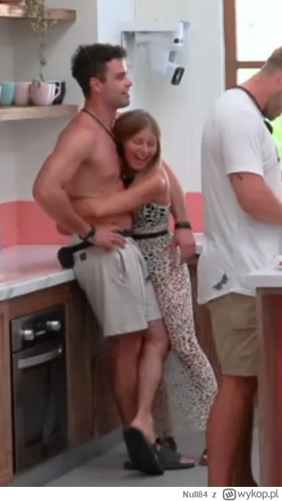 Null84 - @Trisolarianin: Tu kolejny taki moment - niby objął (po dłuższej chwili, gdy...