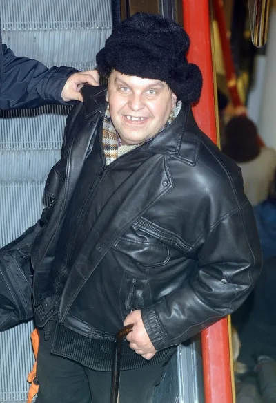 Barszczukarp - #kononowicz 
Ręcznie sterowana kukiełka uśmiecha się, więc ma RAJ #pat...