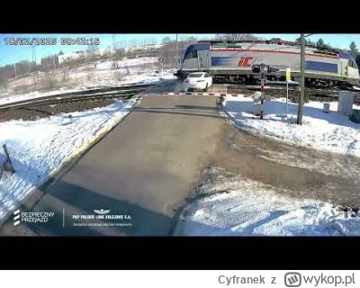 Cyfranek - PKP PLK udostępniło film z pokazujący jak w Świebodzinie kolejny kierowca ...