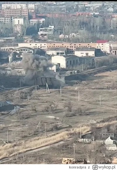konradpra - #bakhmut #ukraina #wojna 
Ukraińcy wysadzili przynajmniej dwa mosty: jede...