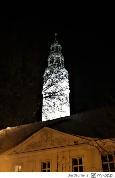 DartNorbe - Wieża ratuszowa na starym rynku  zyskała stałą wieczorną iluminację i w k...