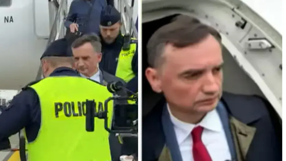 fejka - No jak tam szczerbata Polska, uśmiechacie się? ( ͡° ͜ʖ ͡°)

#polityka #bekazp...