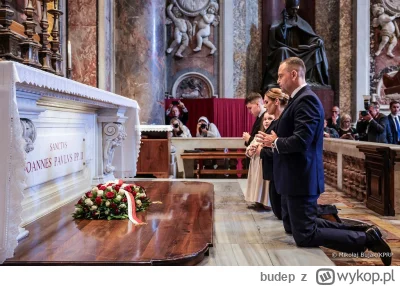 budep - Jak mnie ta hipokryzja drażni... Jadą do Watykanu, paradują, klękają, udają z...