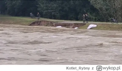 Kotlet_Rybny - Patrz janusz jak fajnie worki zrzucają
#powodz