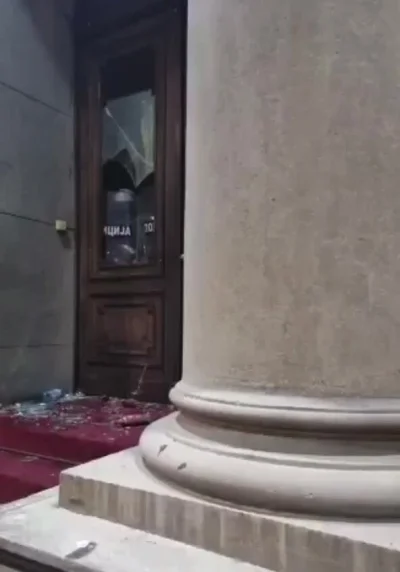 smooker - #belgrad #przewrot #zamach #europa 

Tymczasem przed budynkiem parlamentu w...